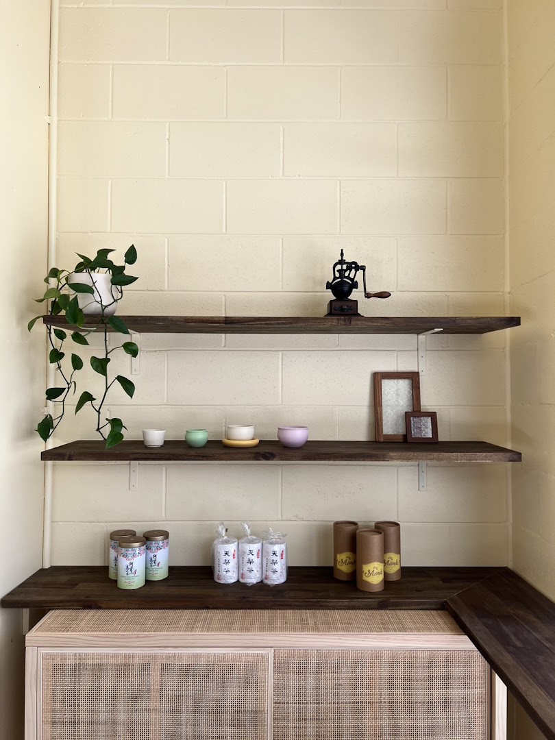 Festive Coffee: clean aesthetic, professional product display