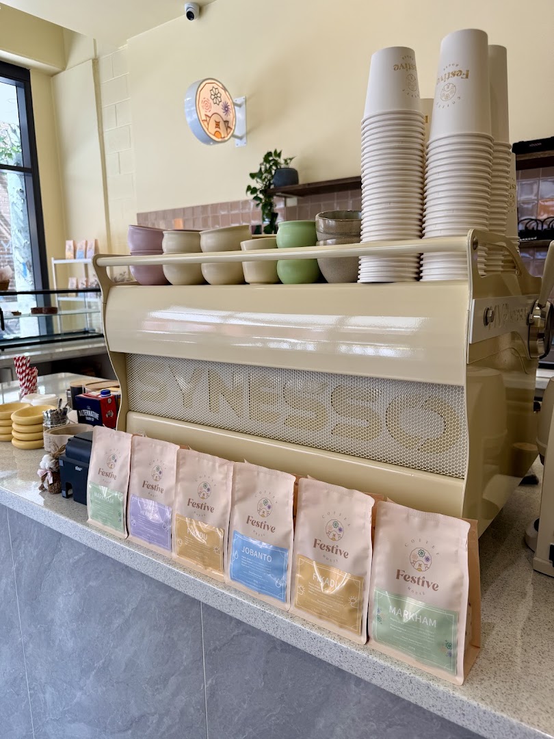 Festive Coffee: professional photo of coffee setup