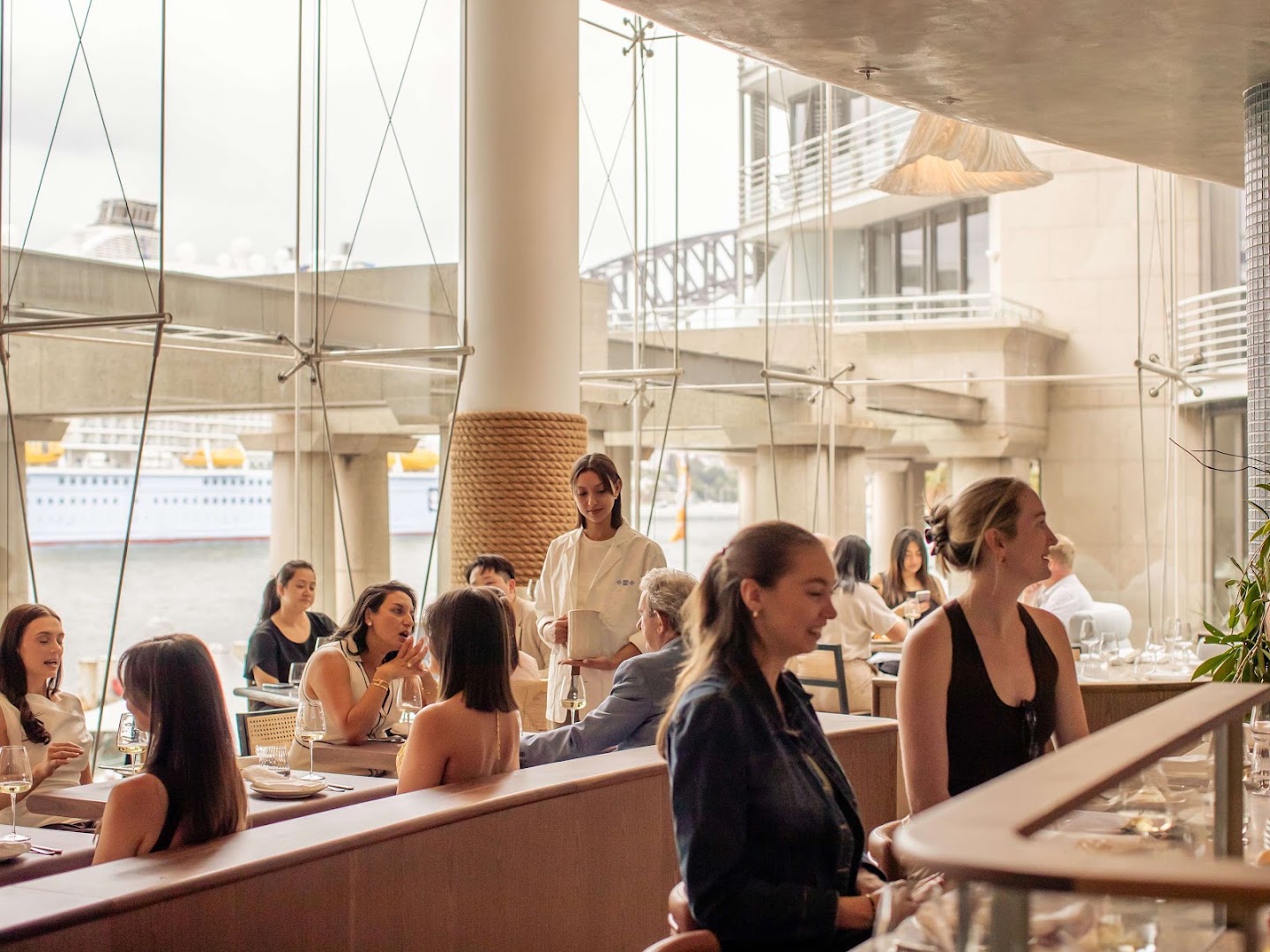 Flaminia: professional shot of restaurant atmosphere
