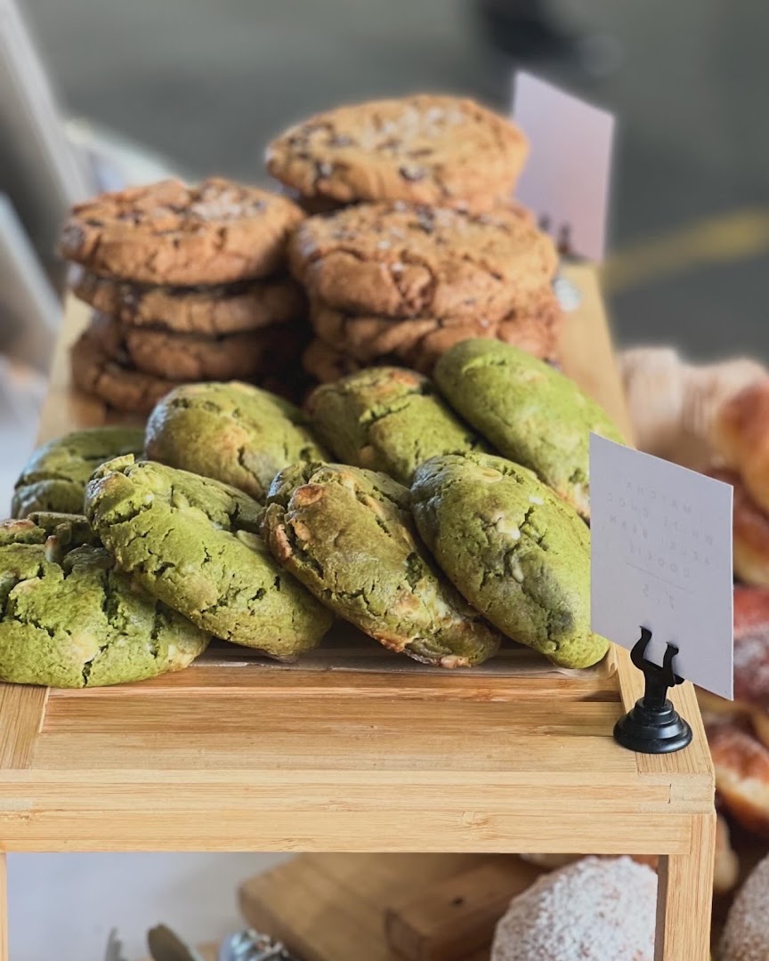 Khanom House: appetizing display of fresh cookies