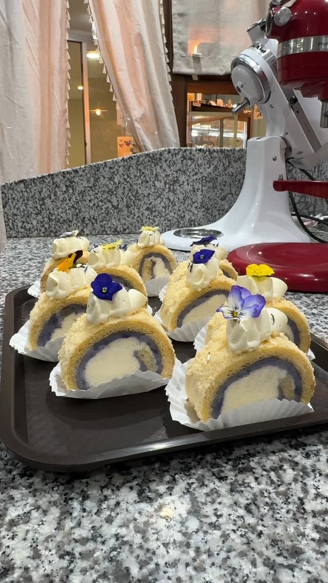 Kiki Dessert: appetizing photo of fresh desserts