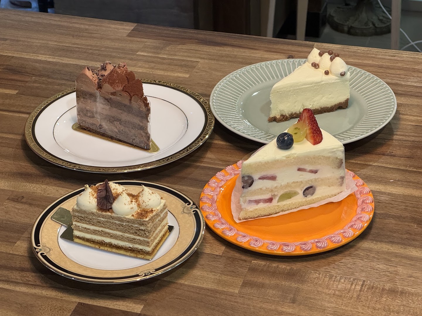 Kiki Dessert: appetizing photo of dessert selection