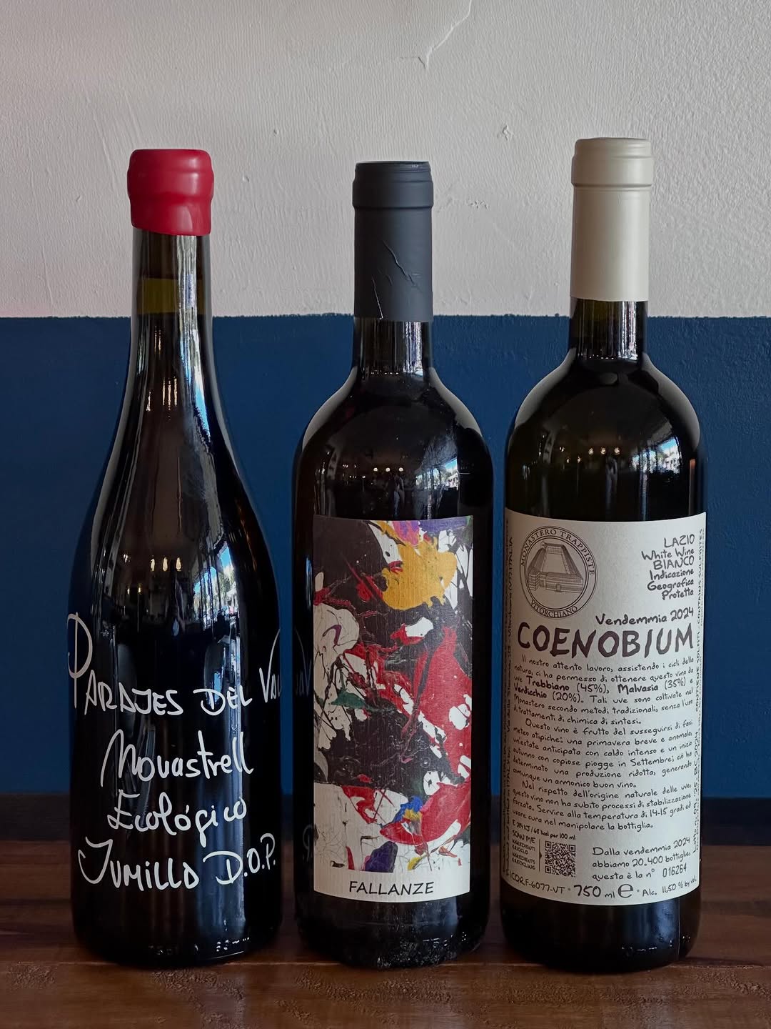L'Avant Cave: clear photo of wine selection