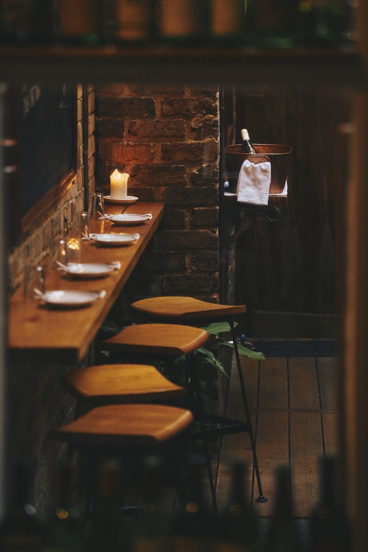 L'Avant Cave: atmospheric and professional interior shot