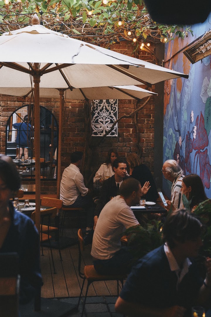 L'Avant Cave: inviting atmosphere and quality composition