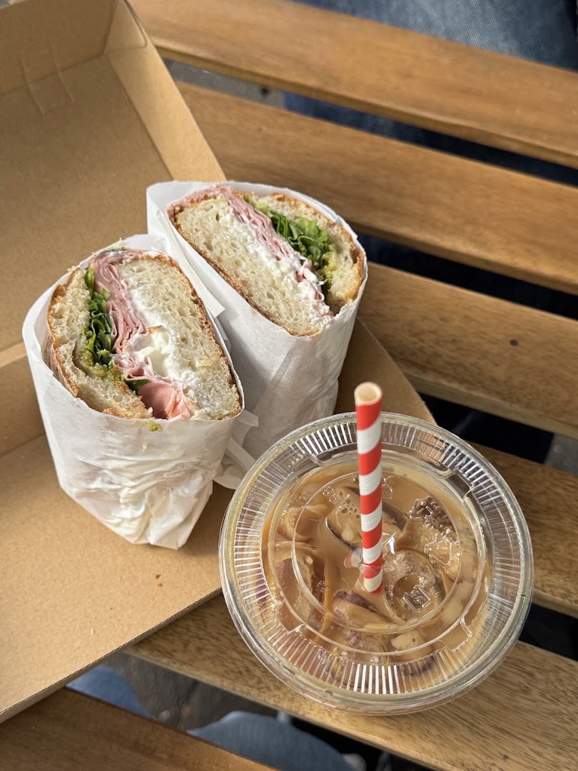 Luigi Panini: appetizing photo of breakfast items