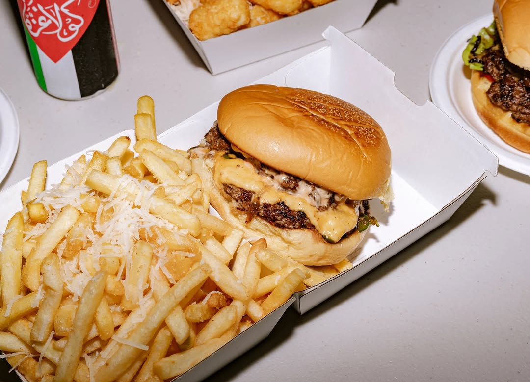 Pacho's Burger Truck: appetizing, high-quality food photography