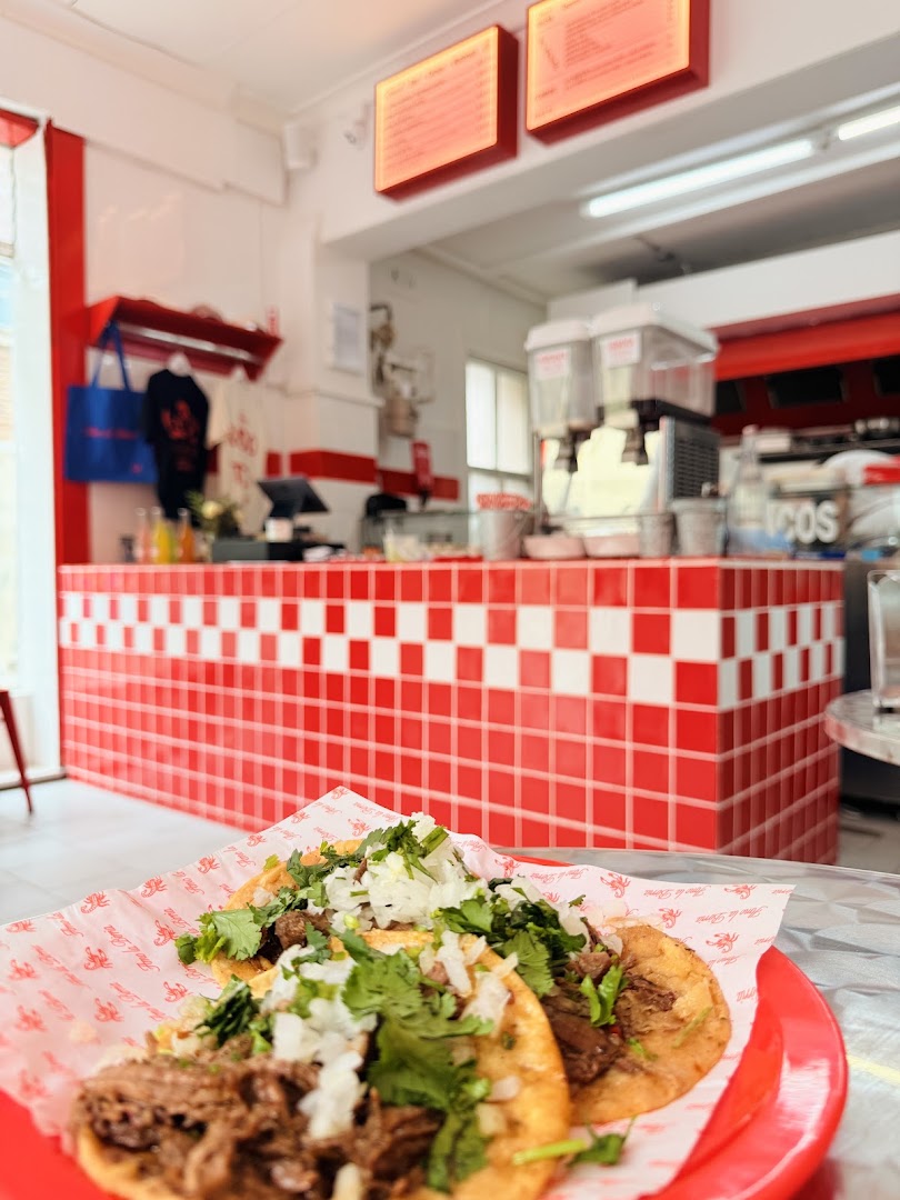Radio Taco: appetizing food and venue interior