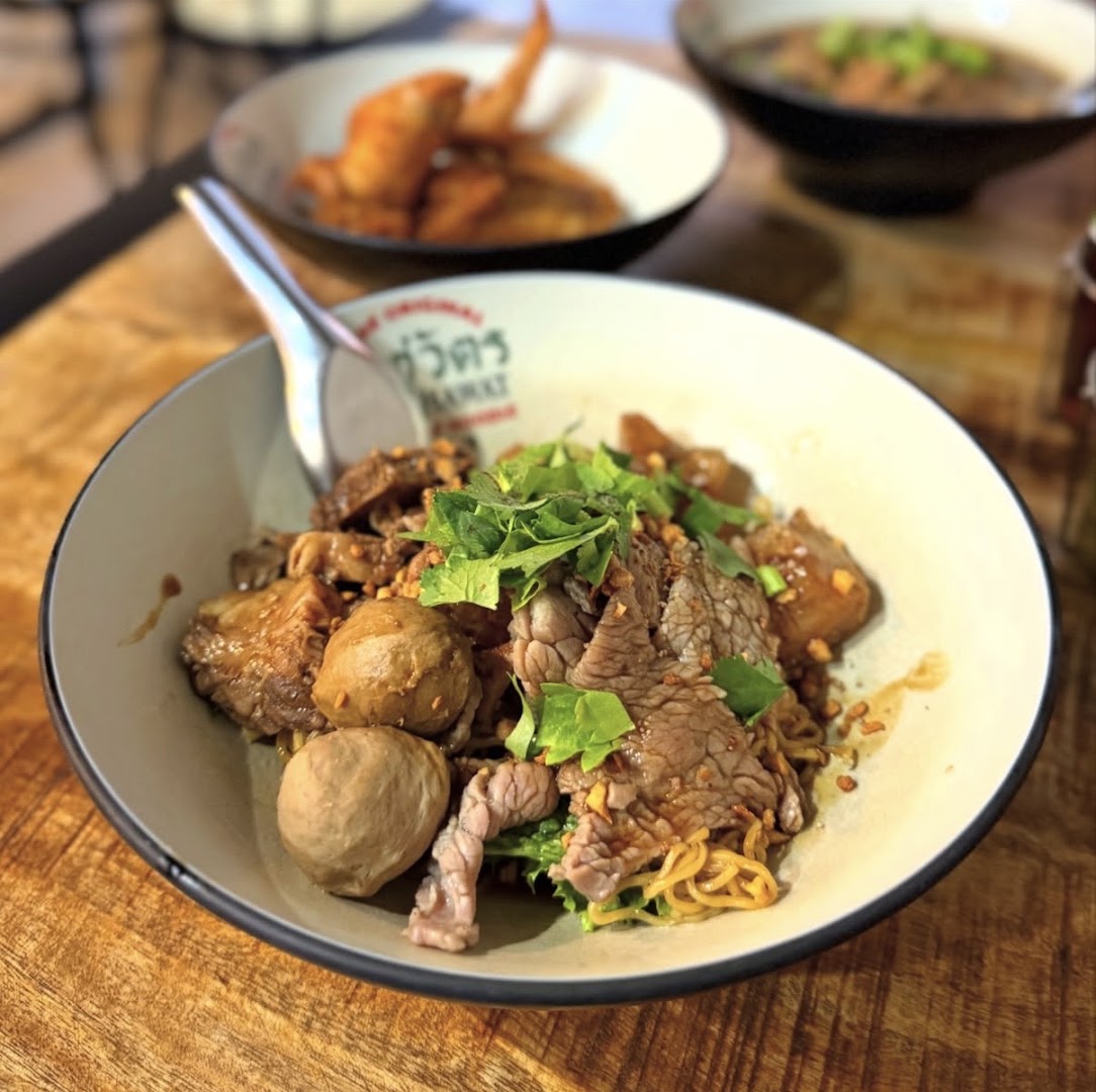 Ratchawat Beef Noodle: appetizing, high-quality food photography