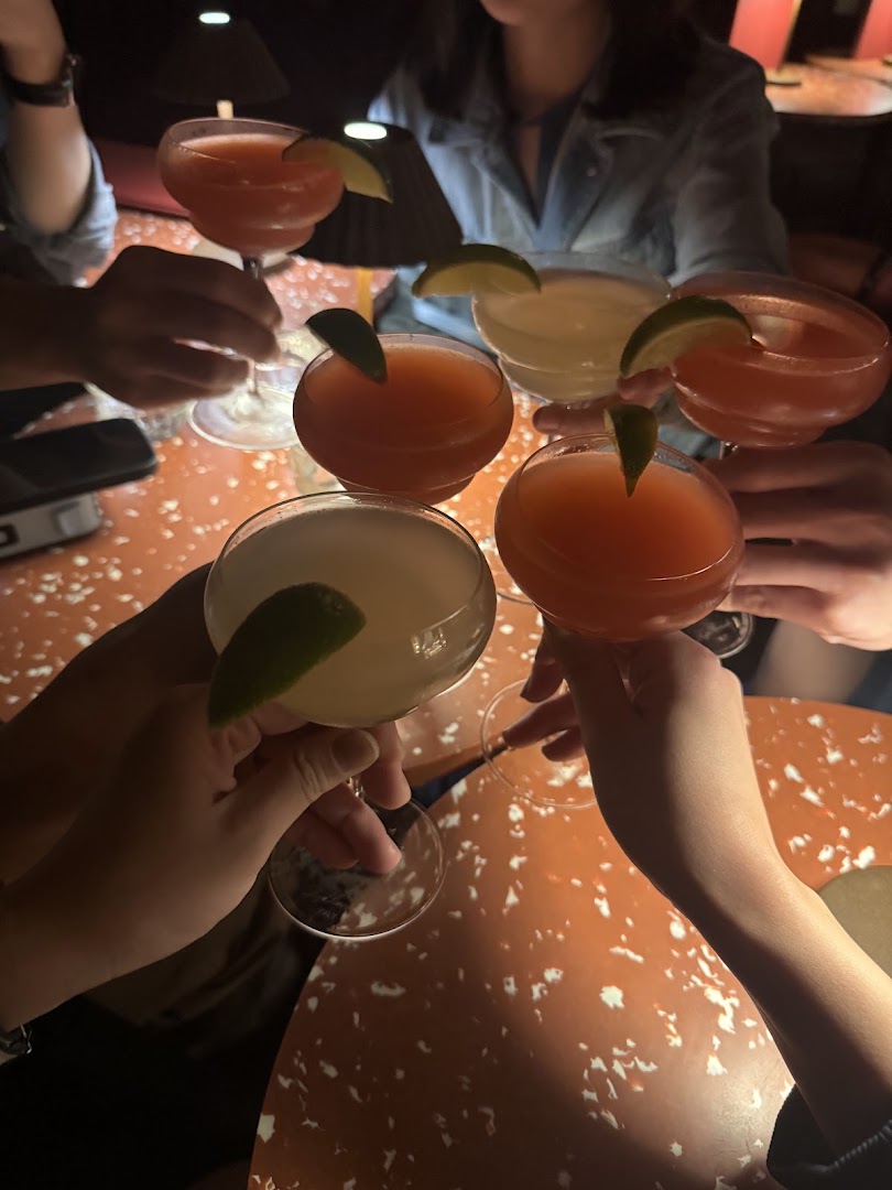 Razz Room: high quality social atmosphere shot