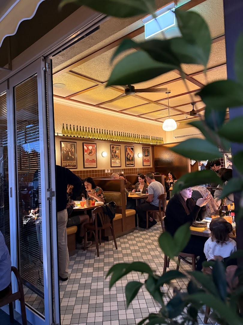 Sugo: inviting atmosphere and interior view
