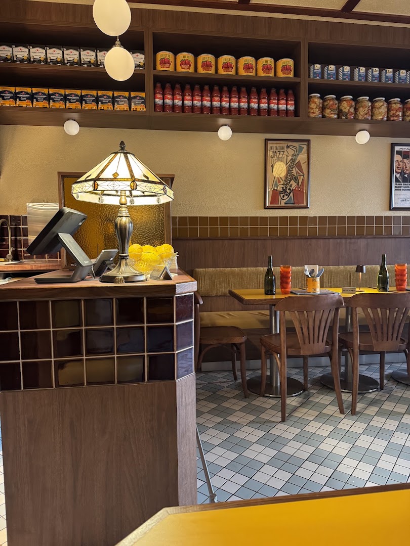 Sugo: inviting and clean restaurant interior