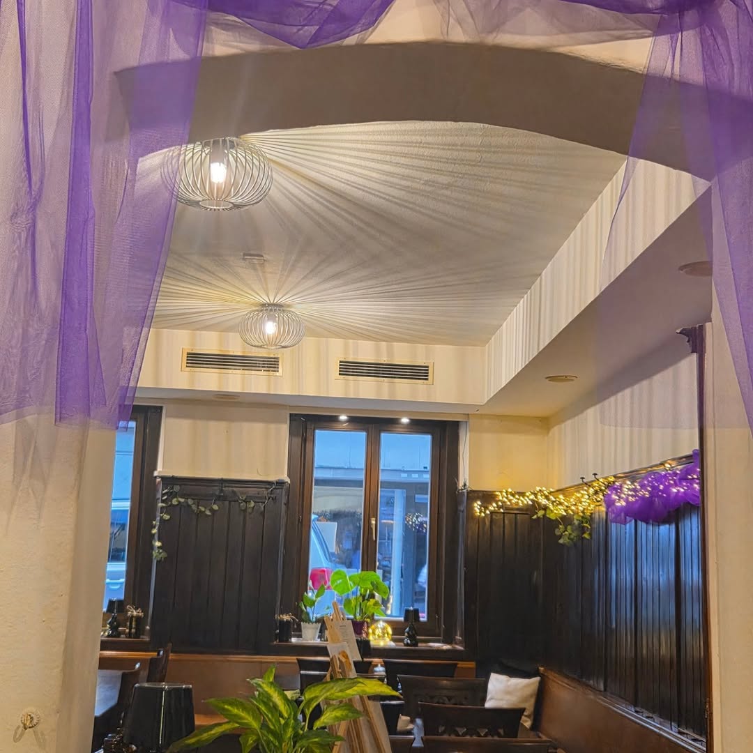 Thake Two: restaurant interior and atmosphere
