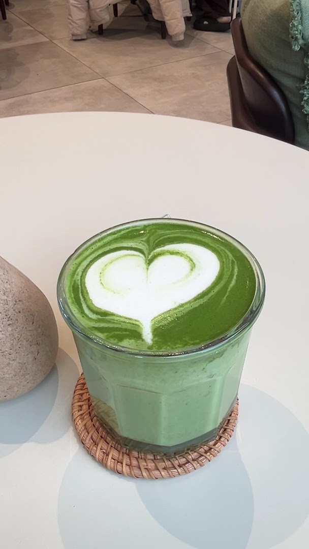 Midori Teehaus: appealing photo of matcha latte