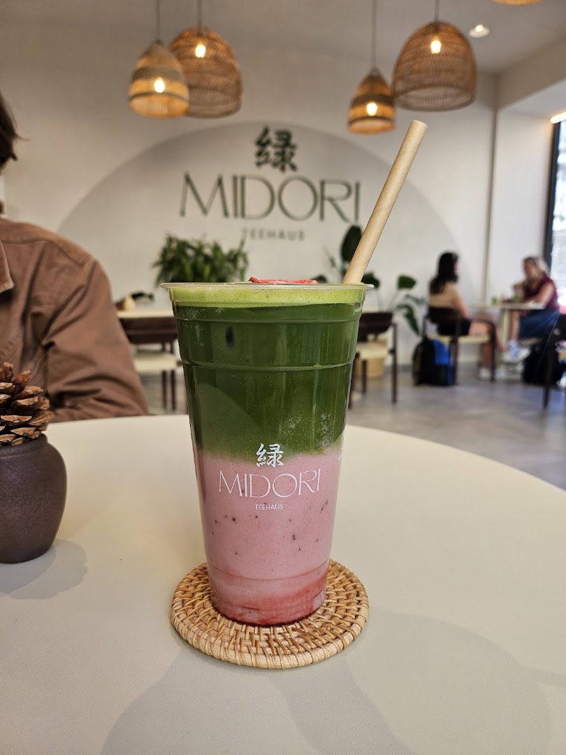 Midori Teehaus: appetizing drink in venue setting