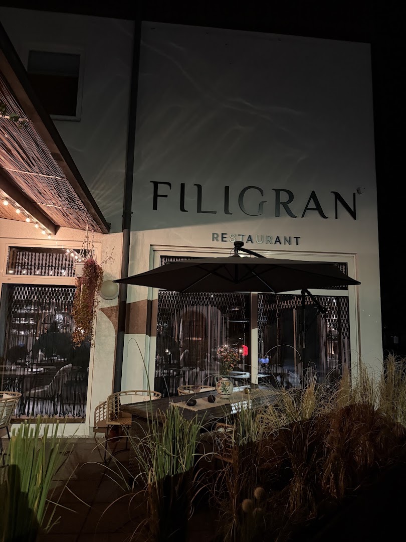 Filigran: attractive night shot of venue