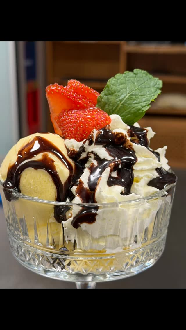 Mamma Mia: appetizing photo of restaurant dessert