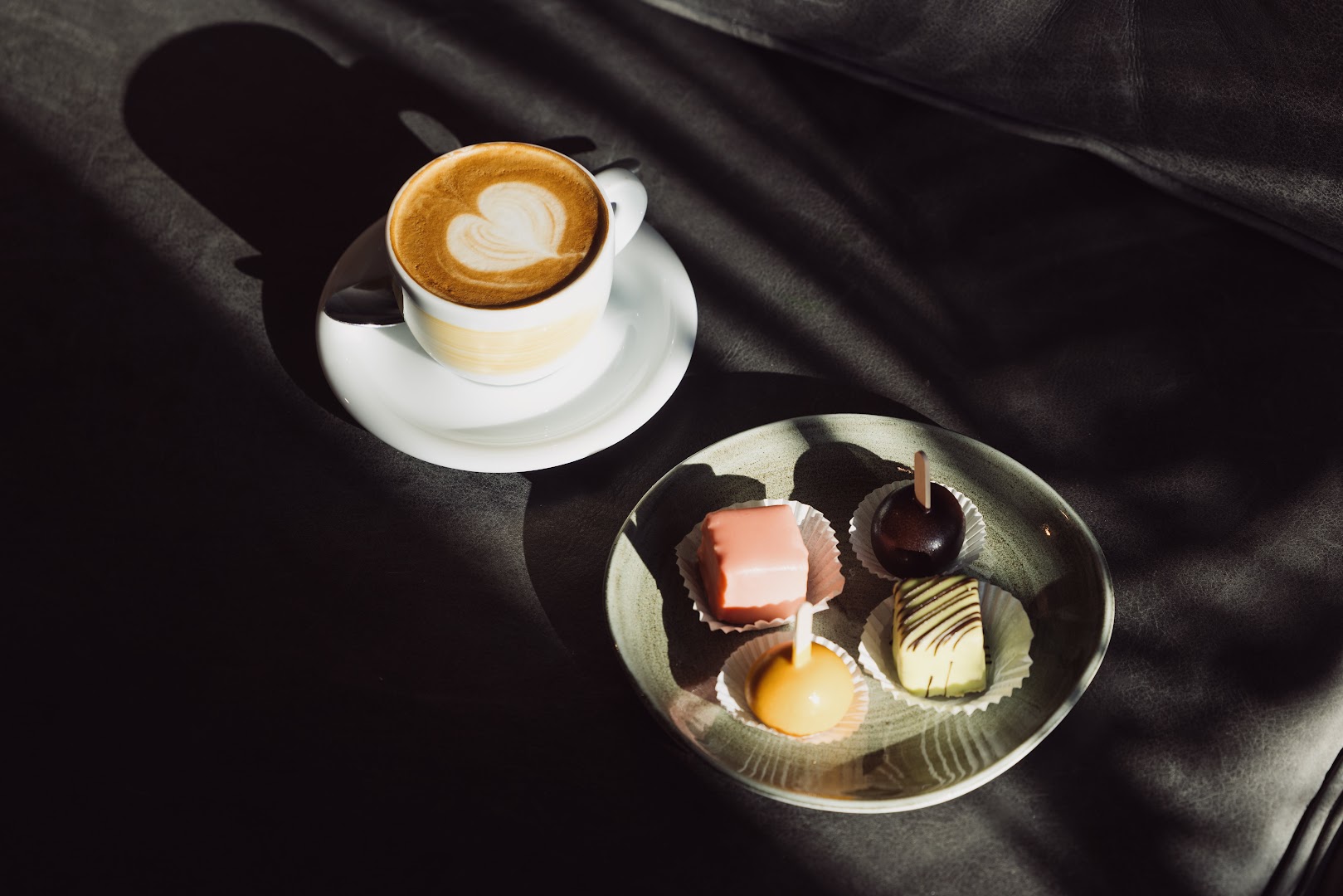 Acht am Heu: appetizing photo of coffee and sweets