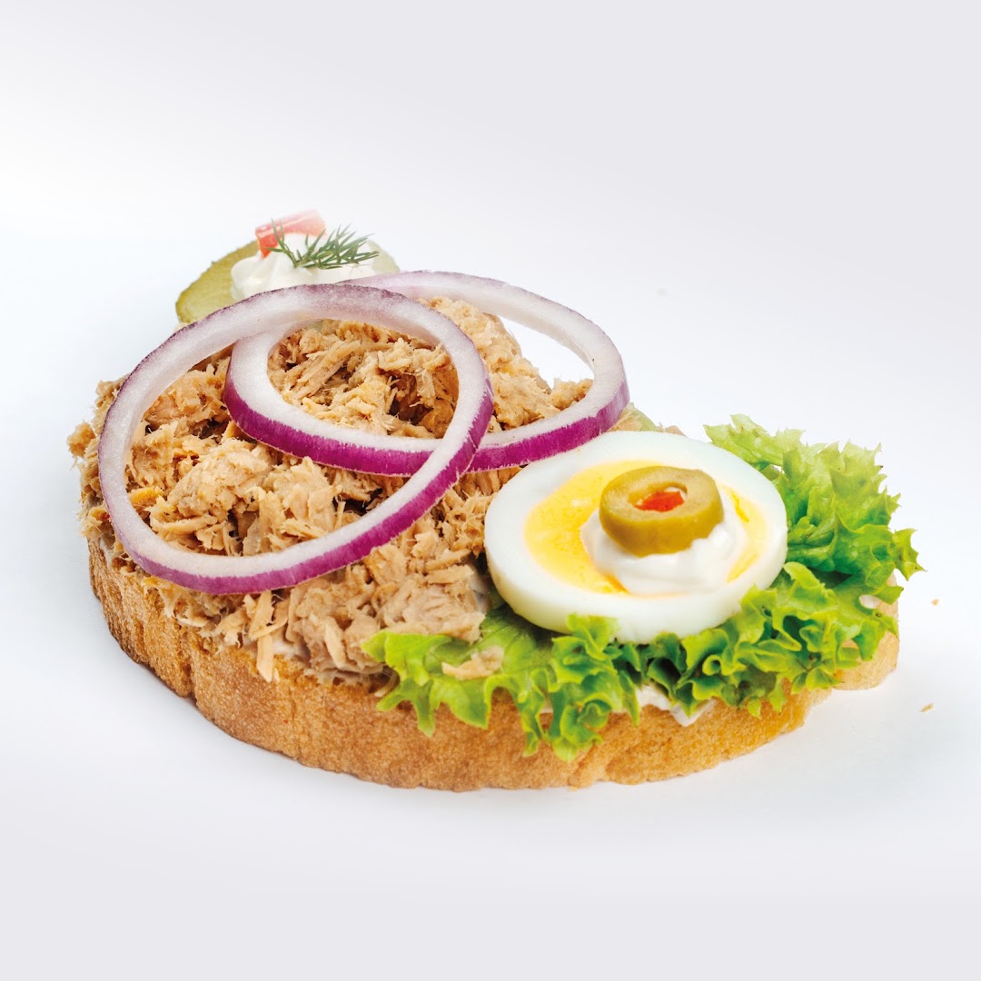 Bertis belegte Brötchen: professional product photo of sandwich