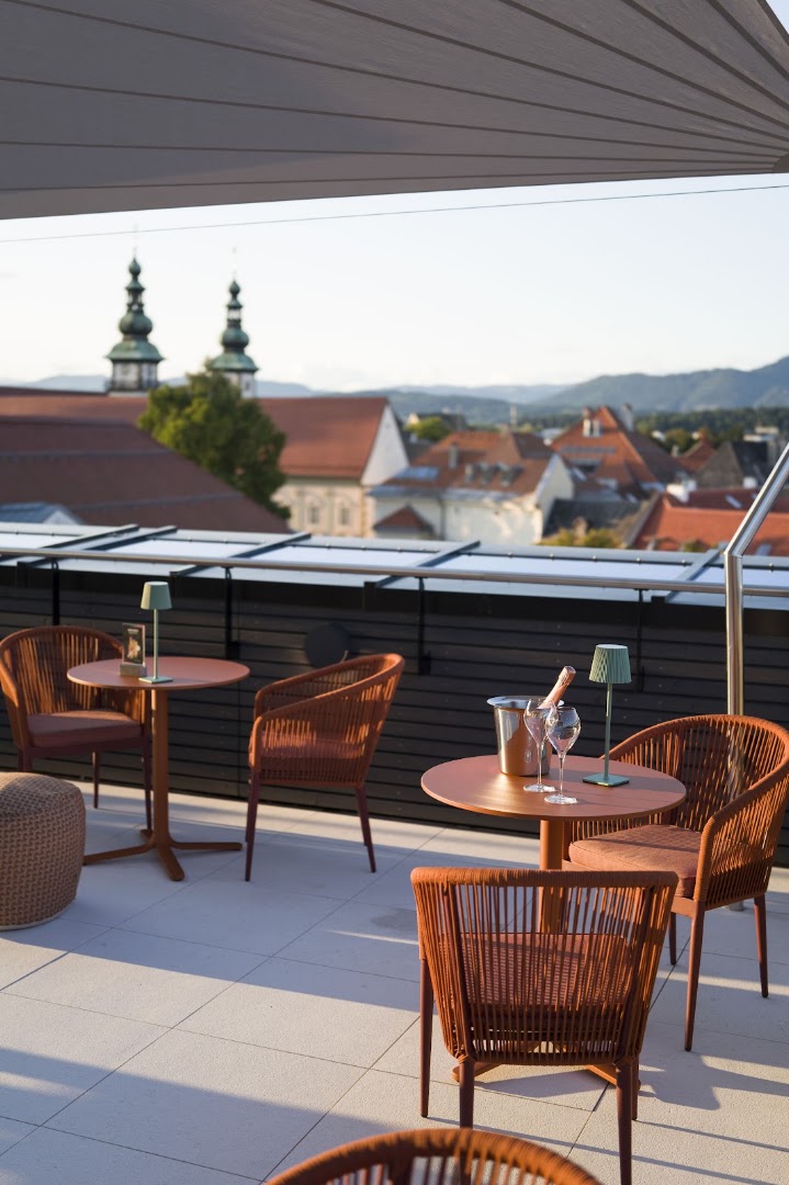 George: attractive terrace with scenic view