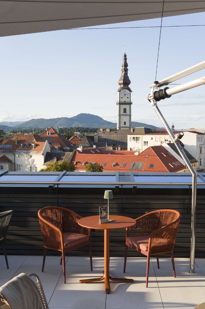 George: attractive terrace with scenic view