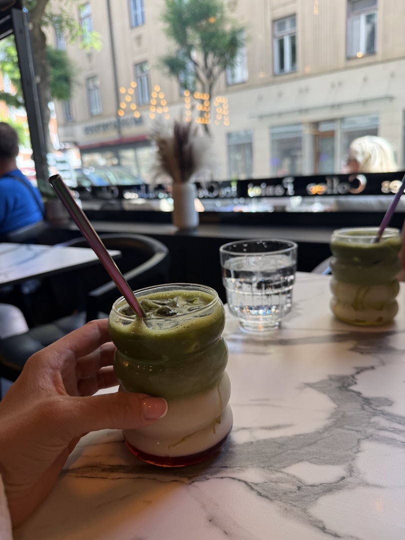 Le Café: appealing photo of drinks served