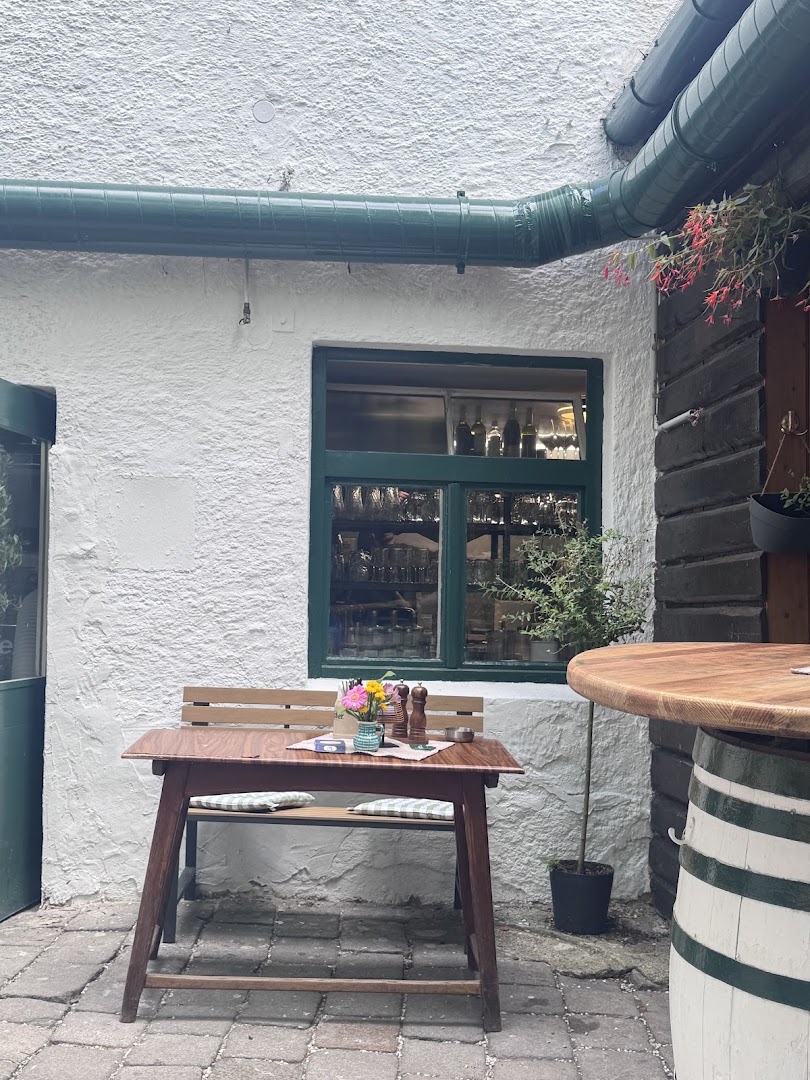 Der Ledera: inviting and clean terrace shot
