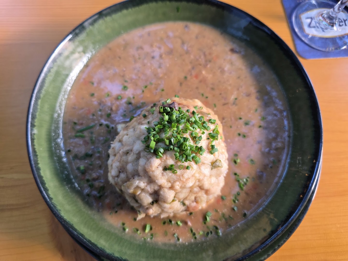 Der Ledera: appetizing photo of served food