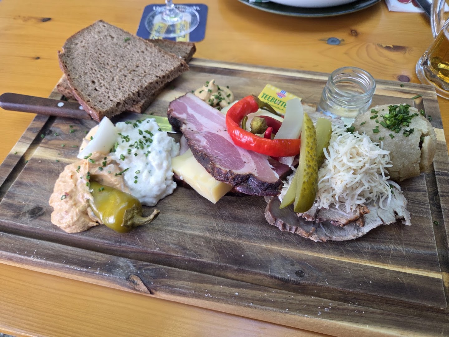 Der Ledera: appetizing photo of bar food
