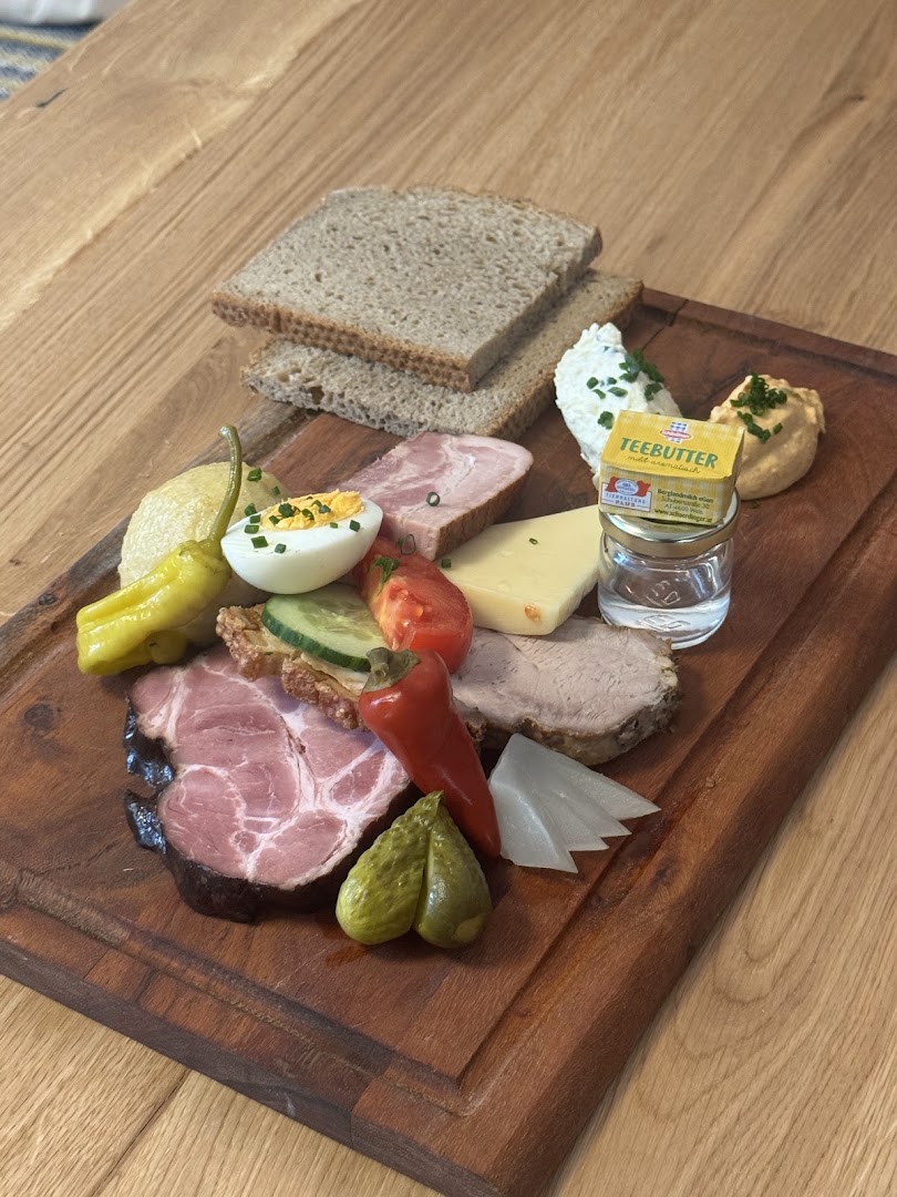 Der Ledera: appetizing food presentation