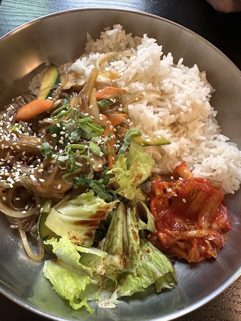 IMO: appetizing photo of restaurant food