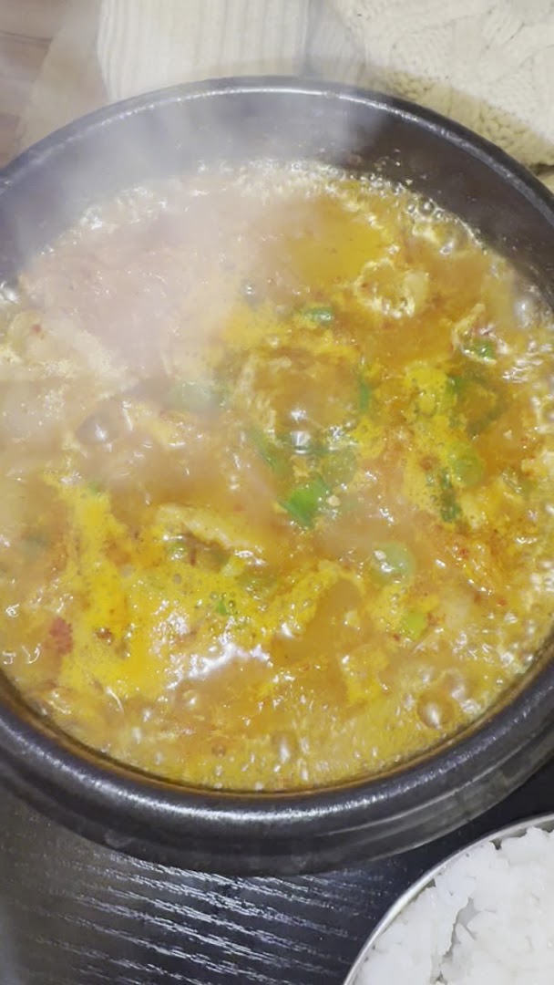 IMO: appetizing photo of restaurant food