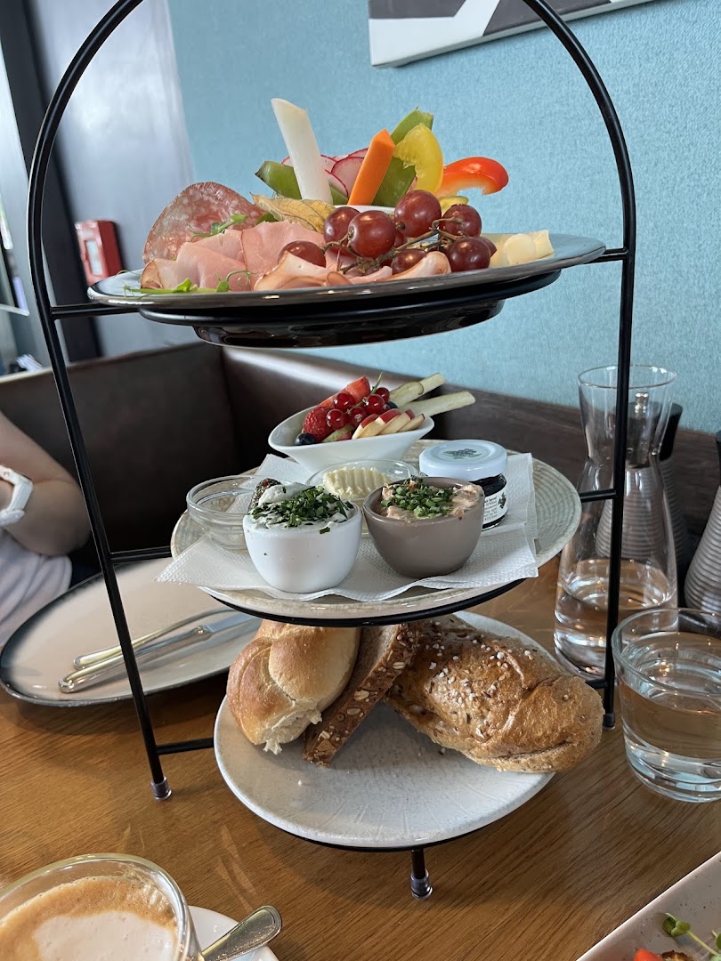 Lentos Restaurant: appetizing breakfast food presentation