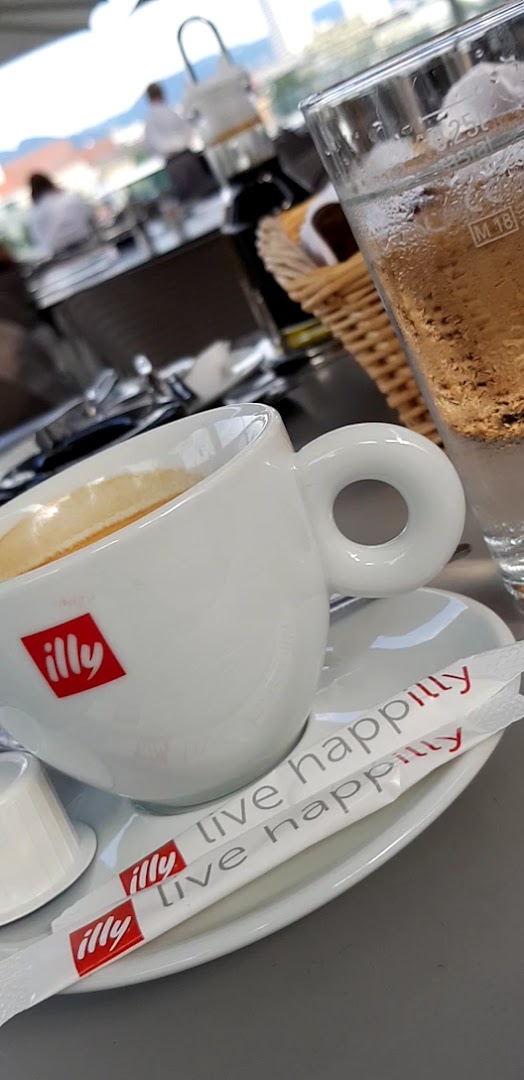 Lentos Restaurant: appealing breakfast coffee setting