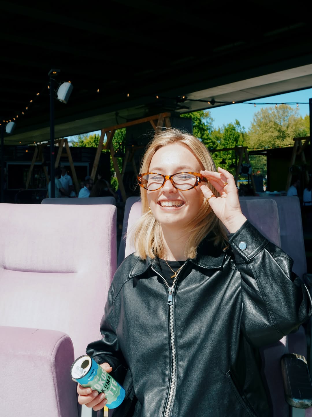 Under the Bridge: happy customer at venue