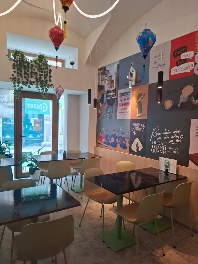 V Pho Vietnam: clear photo of restaurant interior