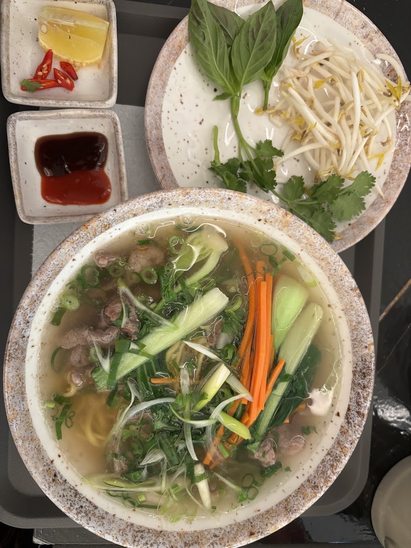 V Pho Vietnam: appetizing, high-quality food photography