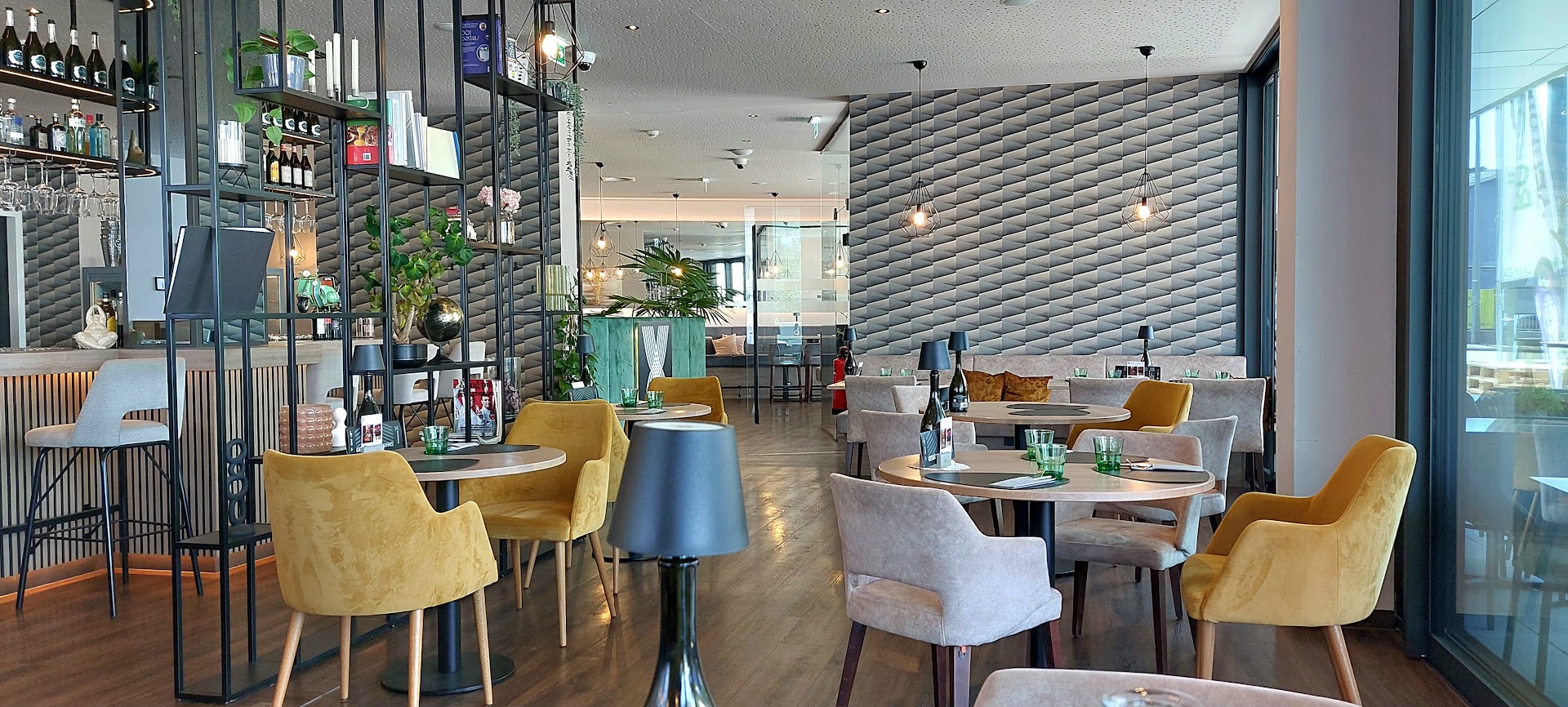 X: high quality interior restaurant shot