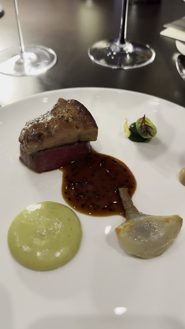 Ikarus: high quality food presentation