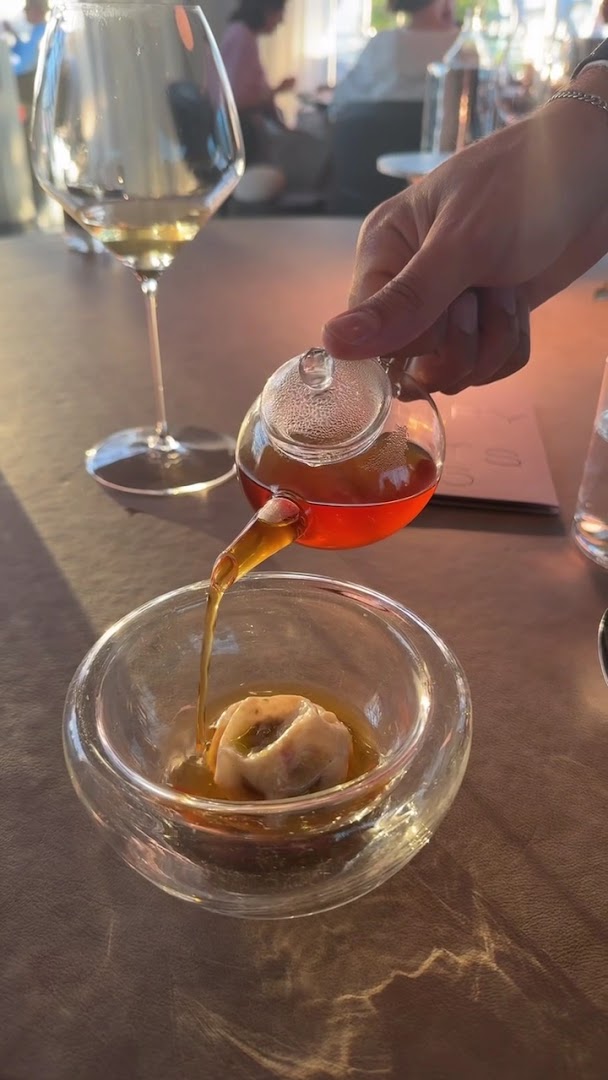 Ikarus: appealing food and drink presentation