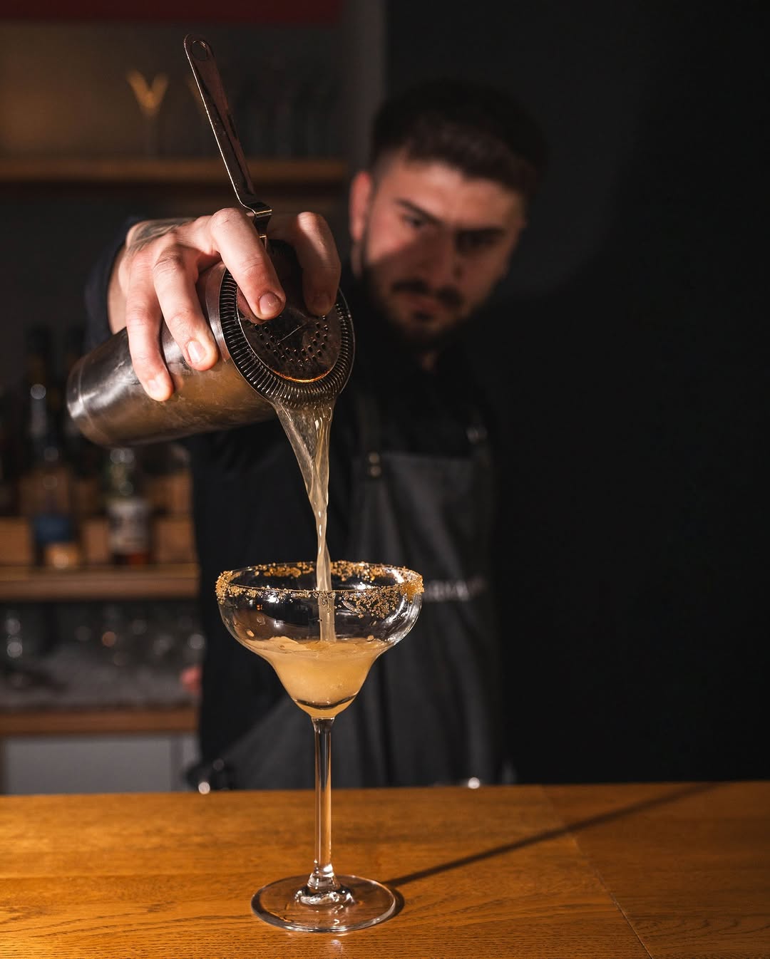 Armandos: professional photo of cocktail preparation