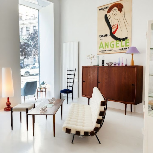 Tandlas: professional interior shop display photo