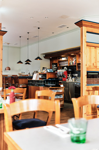 Tante Liesl: clear, professional interior shot