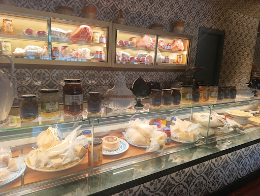 Giardino Restaurant & Bar: appetizing display of restaurant products