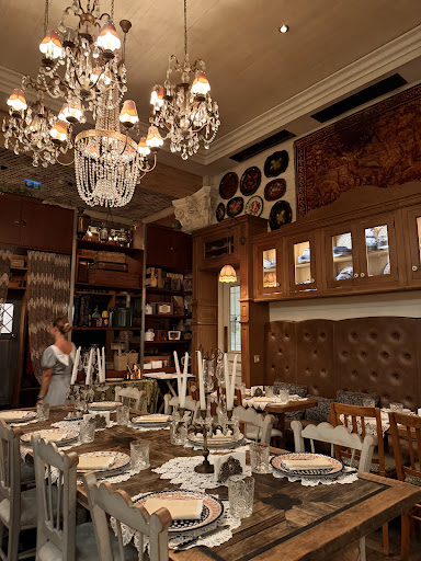 Mari Vanna Baku: beautiful interior atmosphere and decor