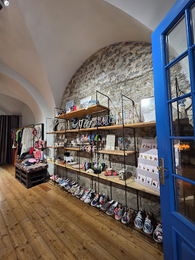 Sultan Concept Store: clear shop interior and products