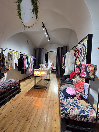 Sultan Concept Store: clear, inviting shop interior display