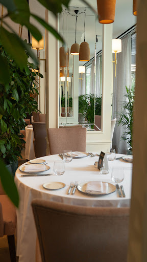 Sumakh Restaurant: professional interior restaurant shot