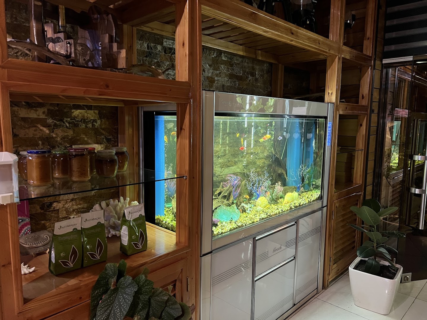 Asgard: restaurant interior and atmosphere