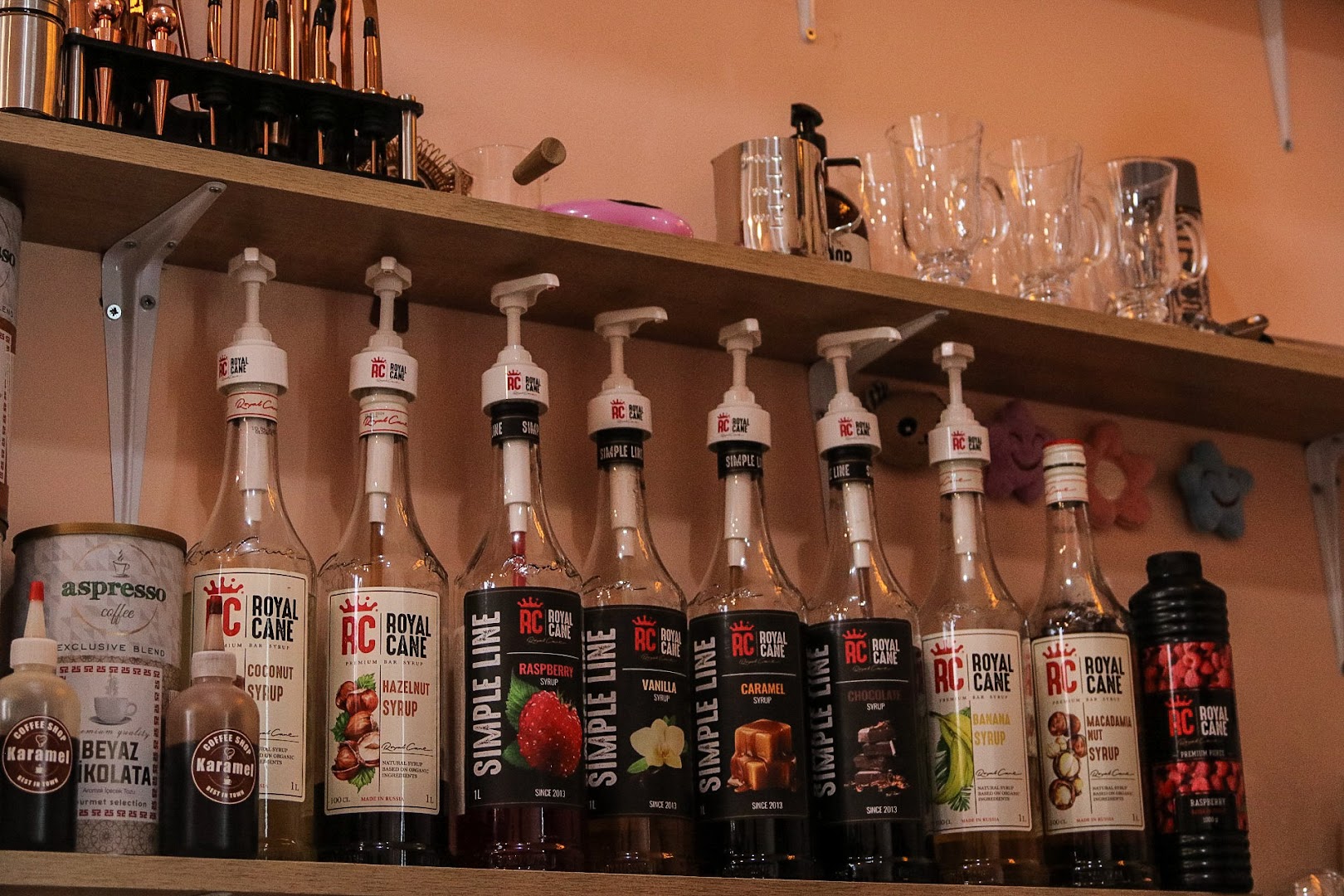 Karamel Coffee Shop Gabala: clear display of coffee ingredients